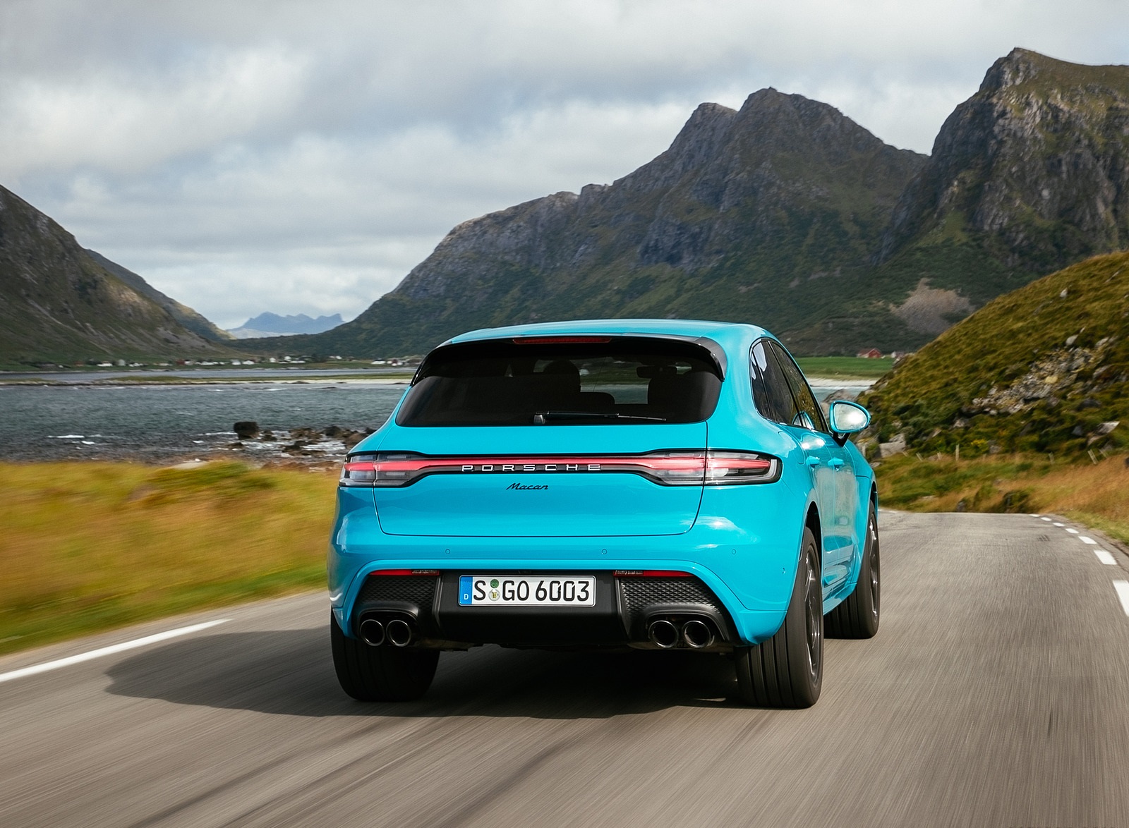 2022 Porsche Macan (Color: Miami Blue) Rear Wallpapers #2 of 120