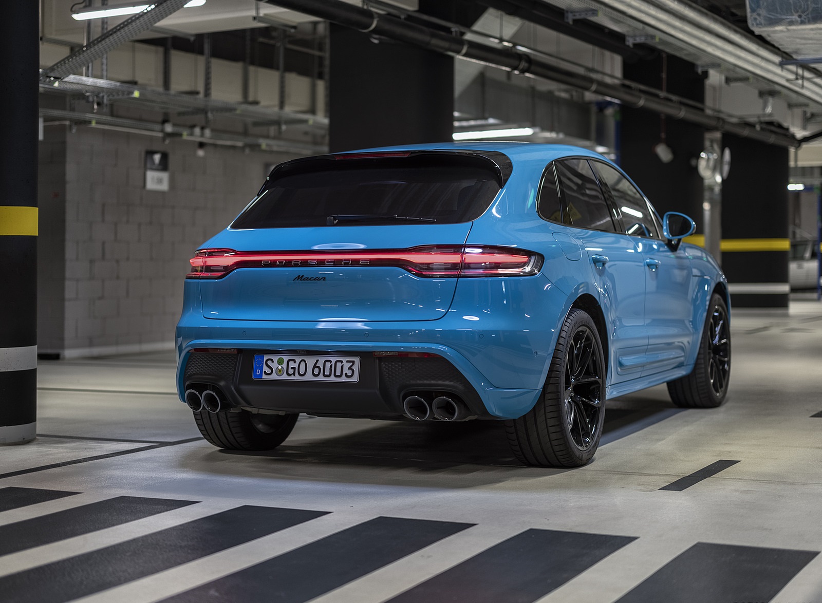 2022 Porsche Macan (Color: Miami Blue) Rear Wallpapers #103 of 120