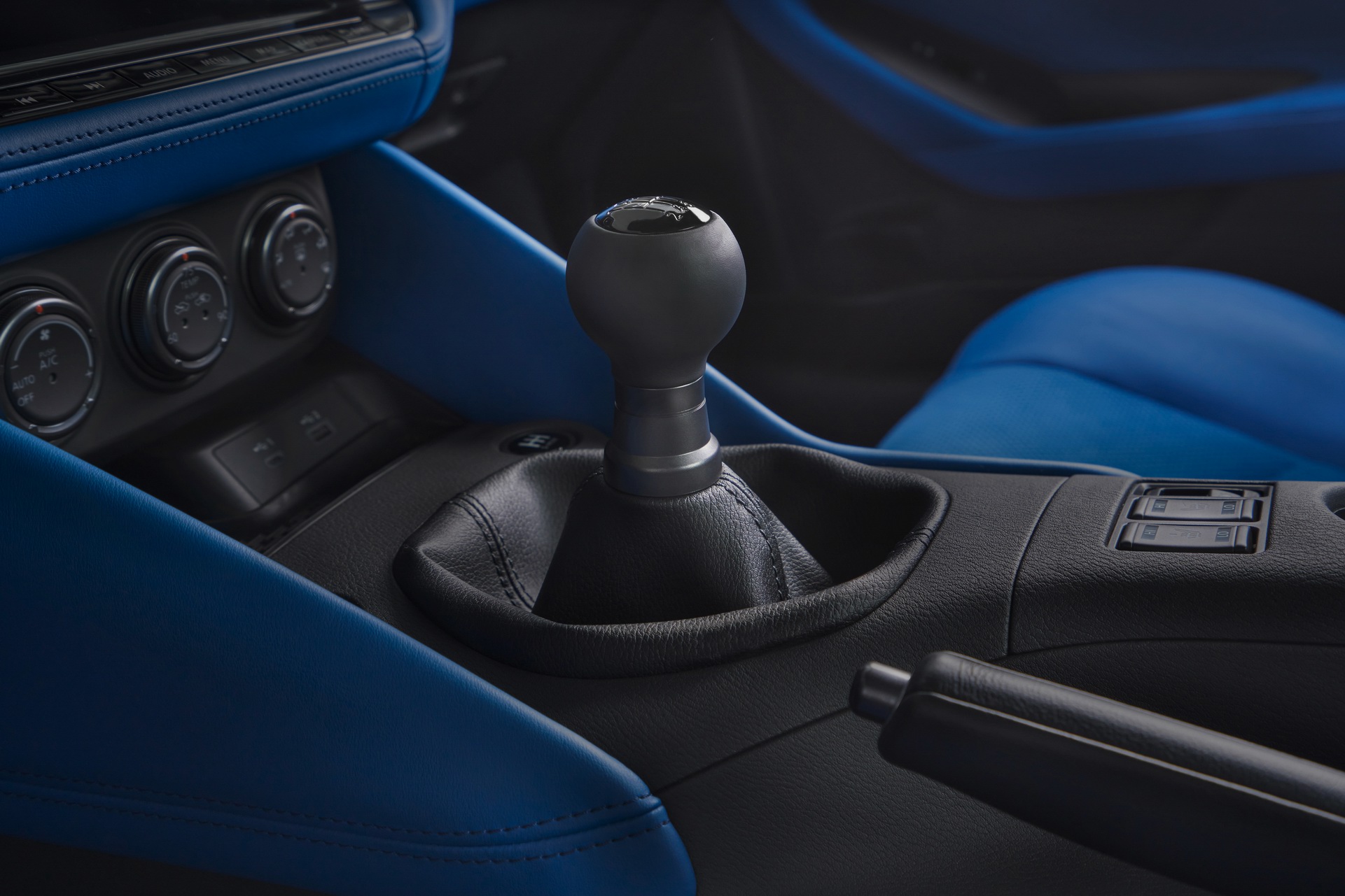 2023 Nissan Z (Color: Seiran Blue) Central Console Wallpapers #92 of 108