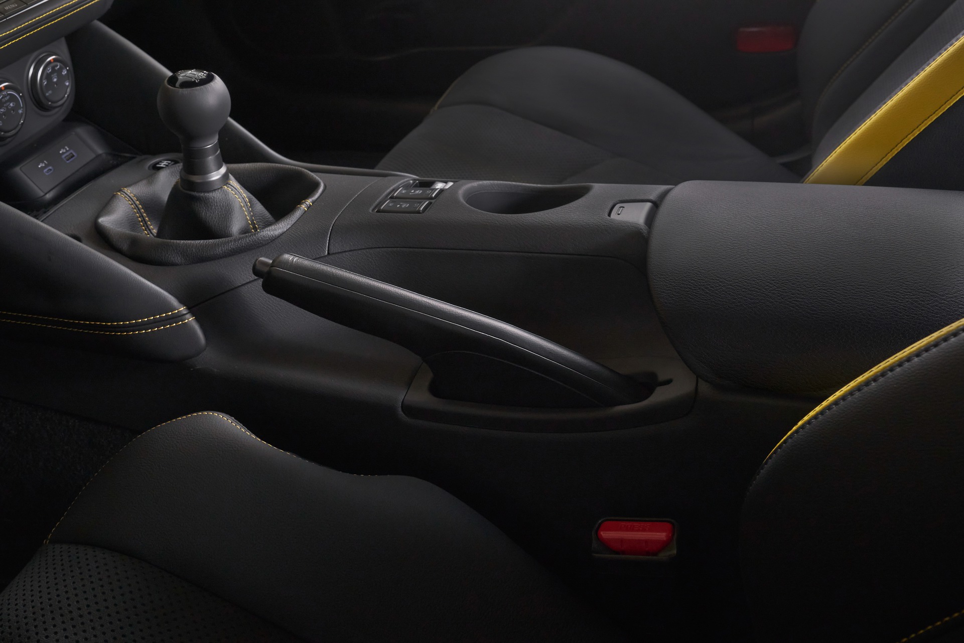2023 Nissan Z Proto Spec Edition (Color: Ikazuchi Yellow) Central Console Wallpapers #20 of 38