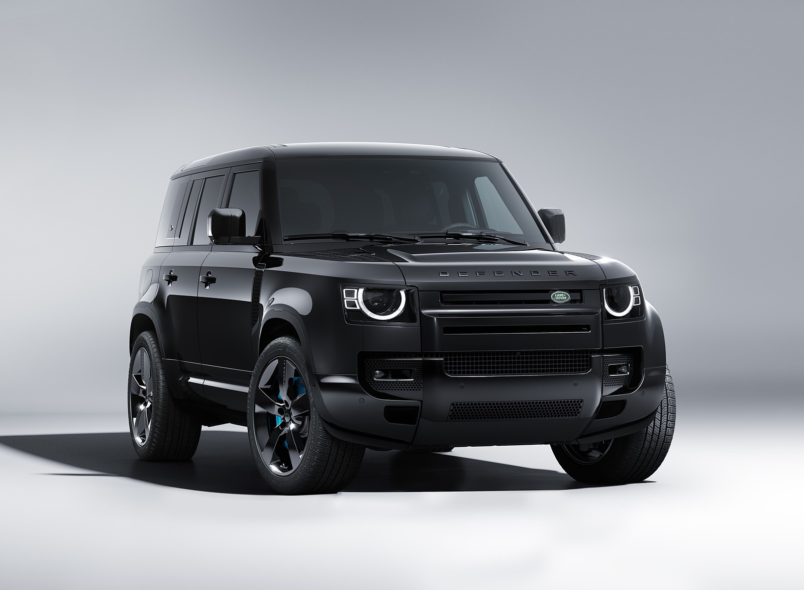 2021 Land Rover Defender V8 Bond Edition Front Three-Quarter Wallpapers (1)