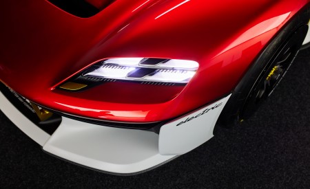 2021 Porsche Mission R Concept Headlight Wallpapers 450x275 (18)