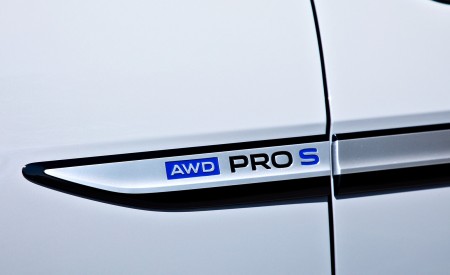 2022 Volkswagen ID.4 AWD Pro S with Gradient Package (US-Spec) Badge Wallpapers 450x275 (75)