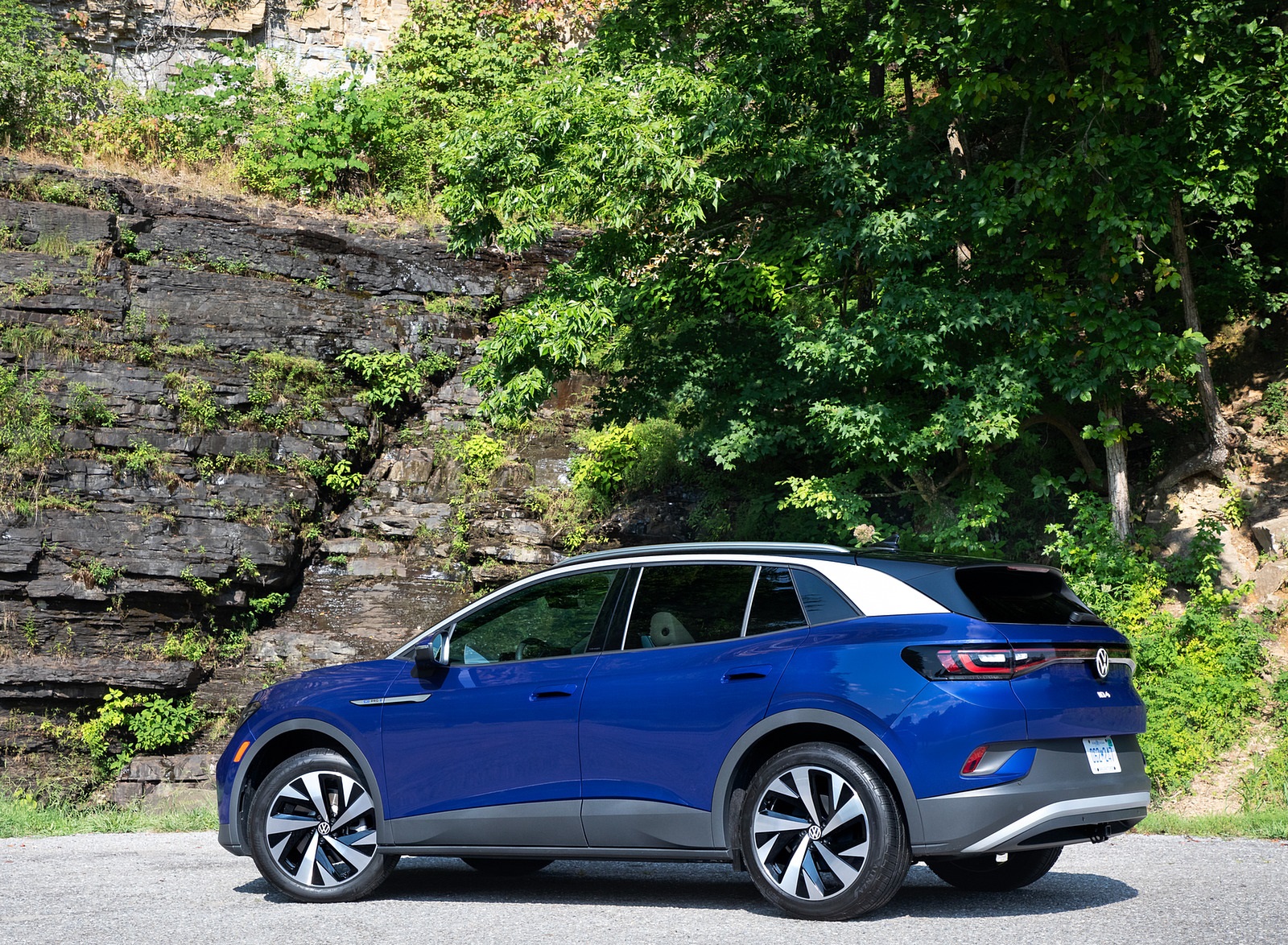 2022 Volkswagen ID.4 AWD Pro S with Gradient Package (US-Spec) Rear Three-Quarter Wallpapers #113 of 172