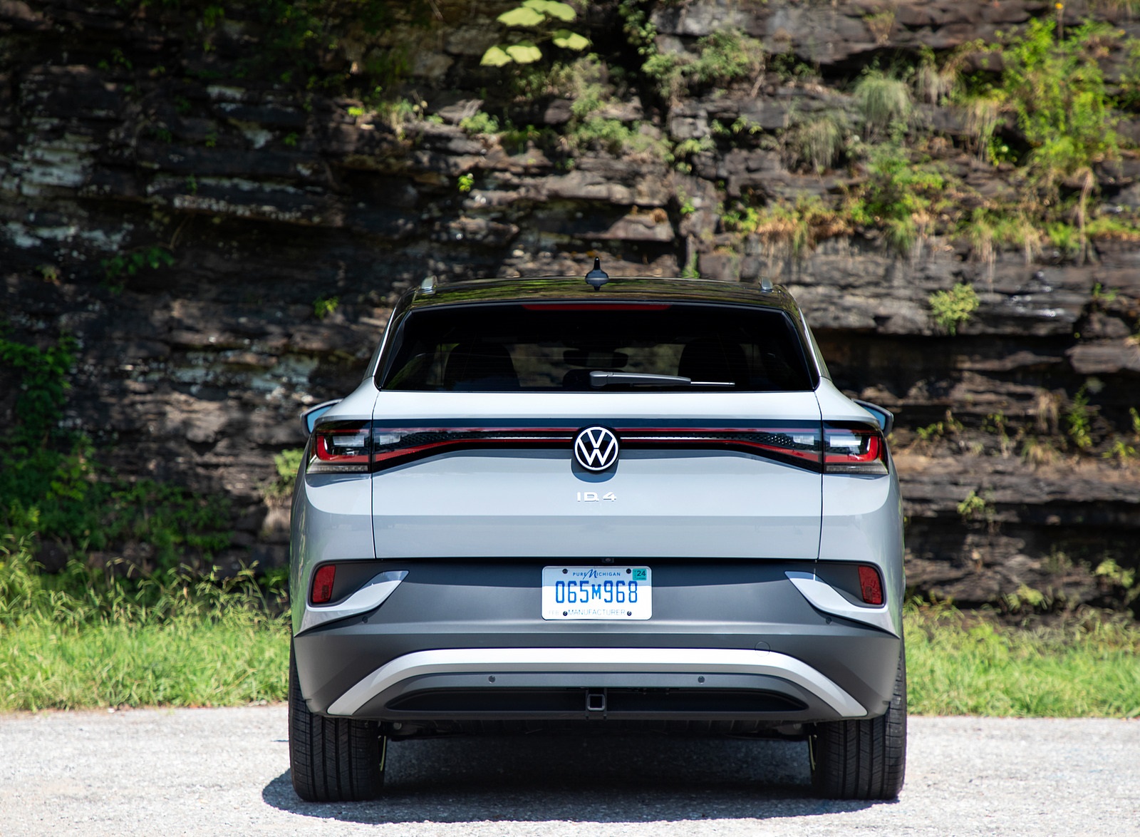 2022 Volkswagen ID.4 AWD Pro S with Gradient Package (US-Spec) Rear Wallpapers #68 of 172