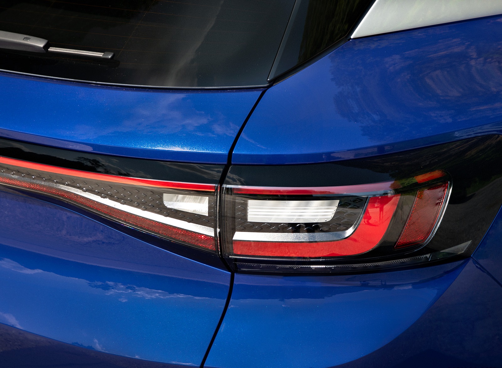 2022 Volkswagen ID.4 AWD Pro S with Gradient Package (US-Spec) Tail Light Wallpapers #121 of 172