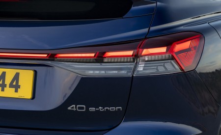 2022 Audi Q4 Sportback 40 e-tron (UK-Spec) Tail Light Wallpapers 450x275 (27)