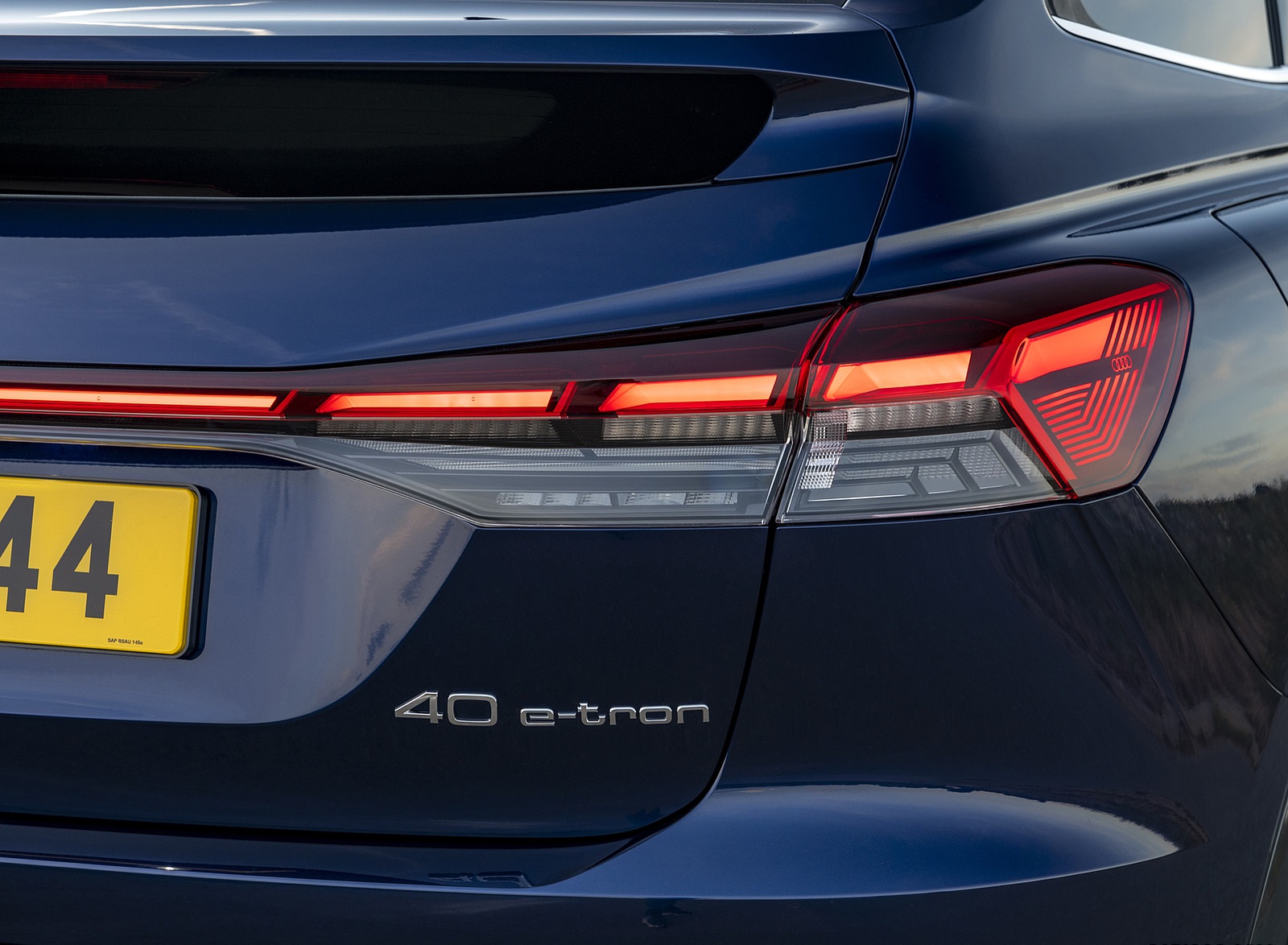 2022 Audi Q4 Sportback 40 e-tron (UK-Spec) Tail Light Wallpapers #27 of 58