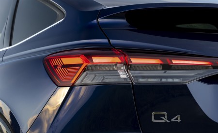 2022 Audi Q4 Sportback 40 e-tron (UK-Spec) Tail Light Wallpapers 450x275 (26)
