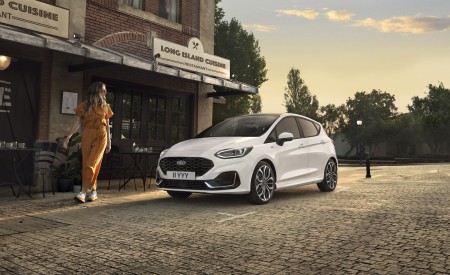 2022 Ford Fiesta ST Line Front Three-Quarter Wallpapers 450x275 (2)