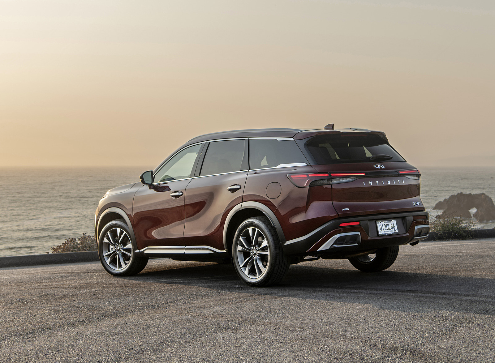 2022 Infiniti QX60 Luxe AWD Rear Three-Quarter Wallpapers (4)