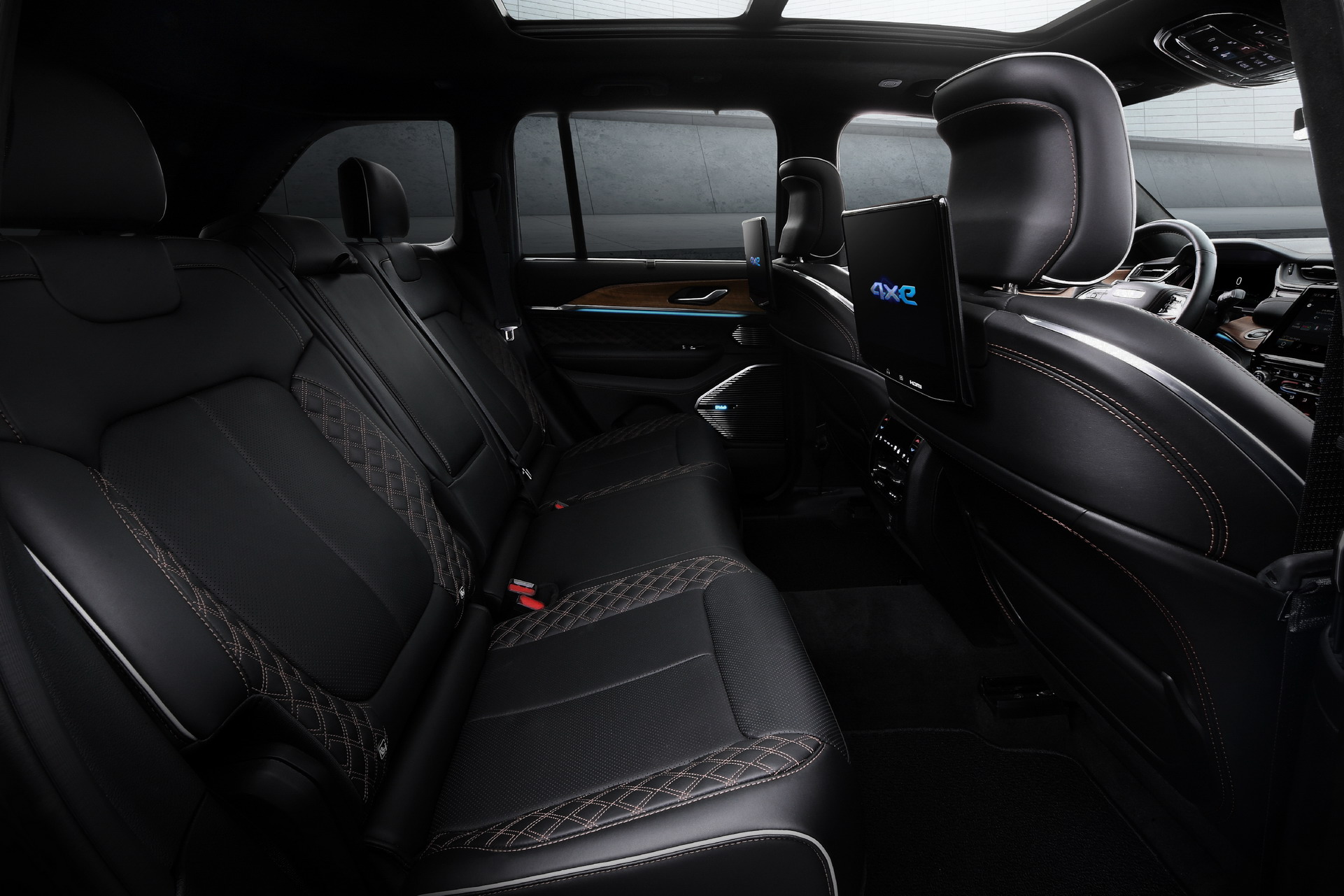 2022 Jeep Grand Cherokee Summit Reserve Interior Rear Seats Wallpapers #29 of 30