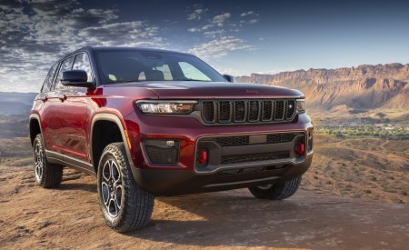 2022 Jeep Grand Cherokee Trailhawk Front Three-Quarter Wallpapers 450x275 (3)