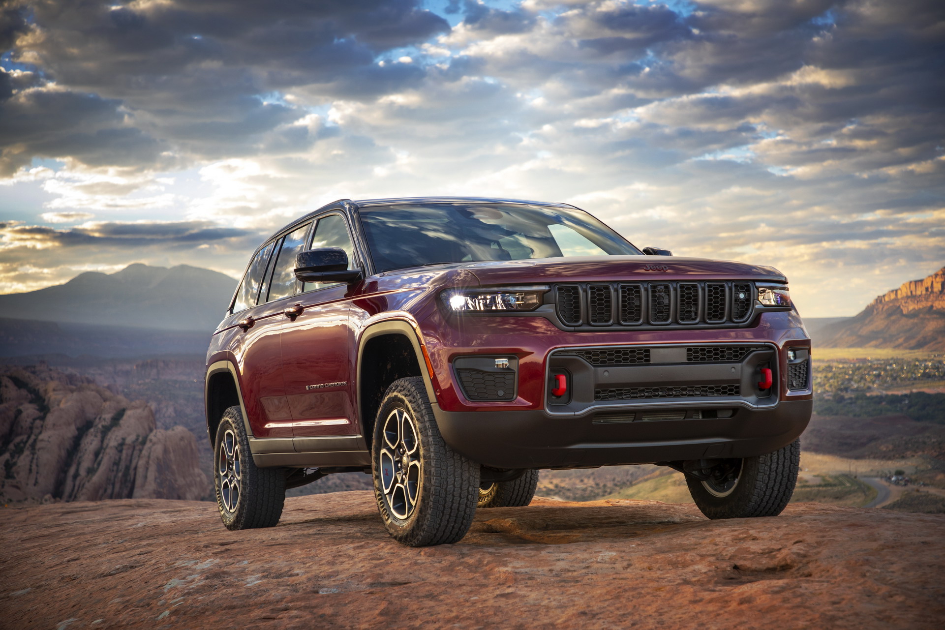 2022 Jeep Grand Cherokee Trailhawk Front Three-Quarter Wallpapers (1)