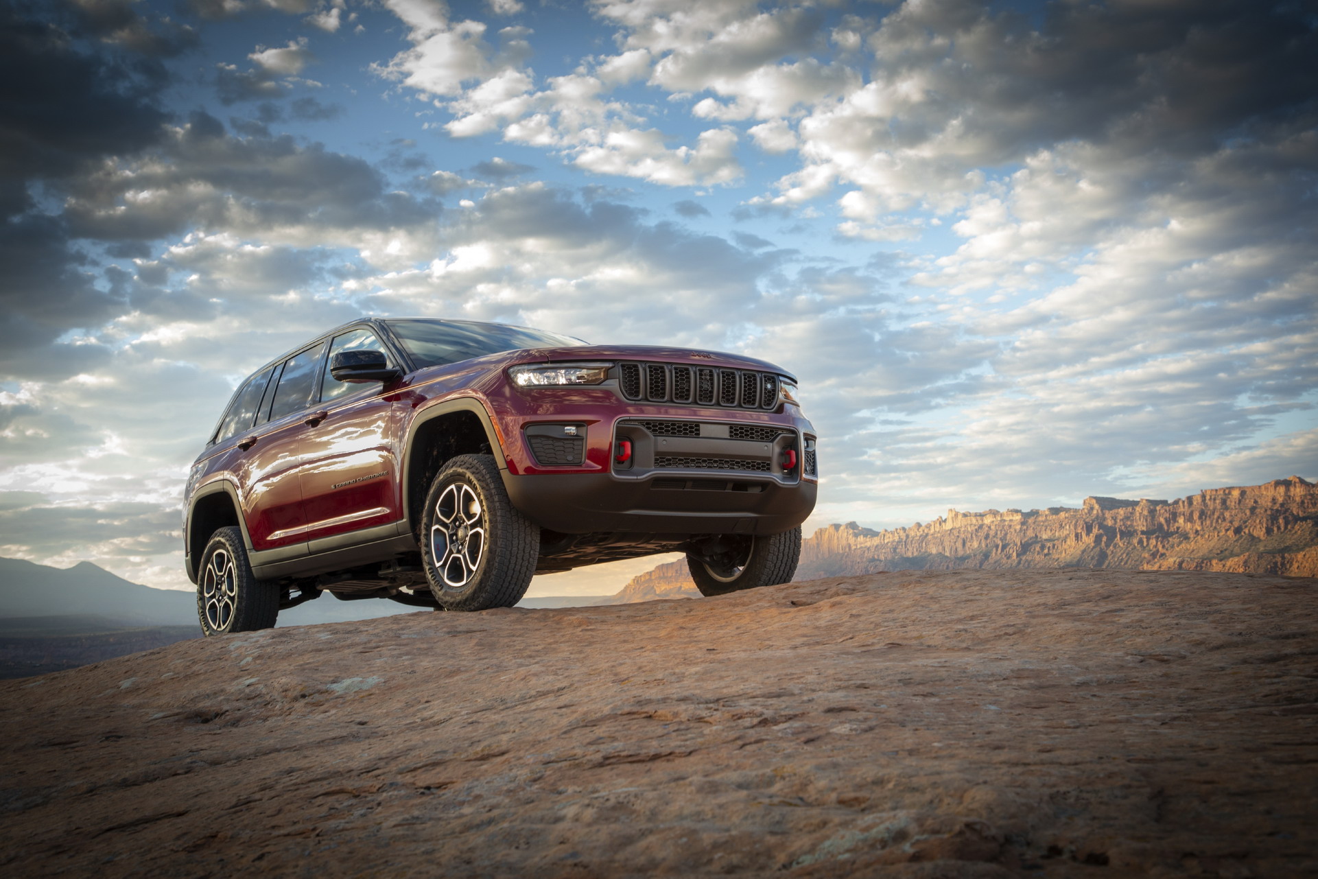 2022 Jeep Grand Cherokee Trailhawk Front Three-Quarter Wallpapers (4)