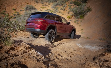 2022 Jeep Grand Cherokee Trailhawk Off-Road Wallpapers  450x275 (14)