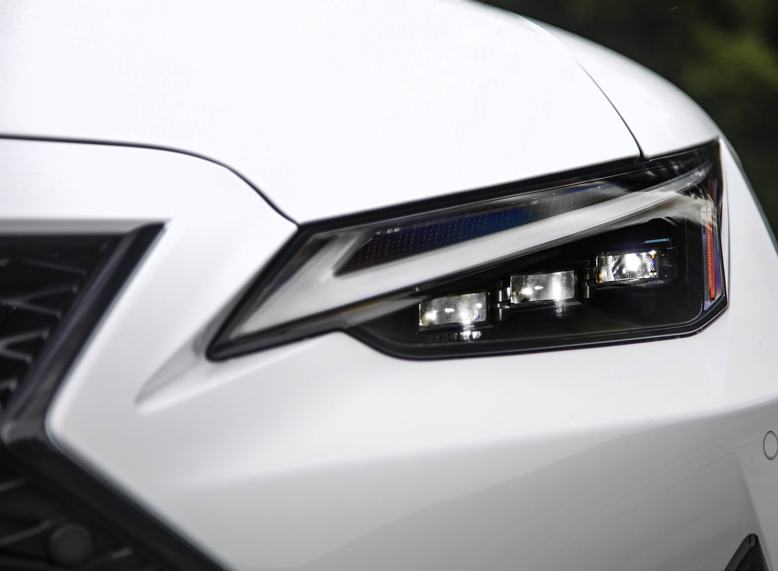 2022 Lexus IS 350 F SPORT Headlight Wallpapers (4)