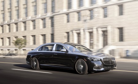 2022 Mercedes-Maybach S 680 4MATIC (US-Spec) Front Three-Quarter Wallpapers 450x275 (91)
