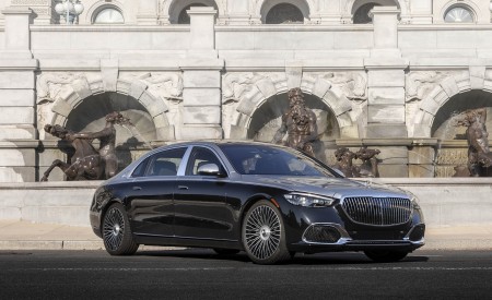 2022 Mercedes-Maybach S 680 4MATIC (US-Spec) Front Three-Quarter Wallpapers 450x275 (132)