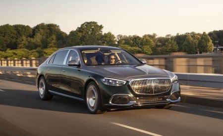 2022 Mercedes-Maybach S 680 4MATIC (US-Spec) Front Three-Quarter Wallpapers 450x275 (6)