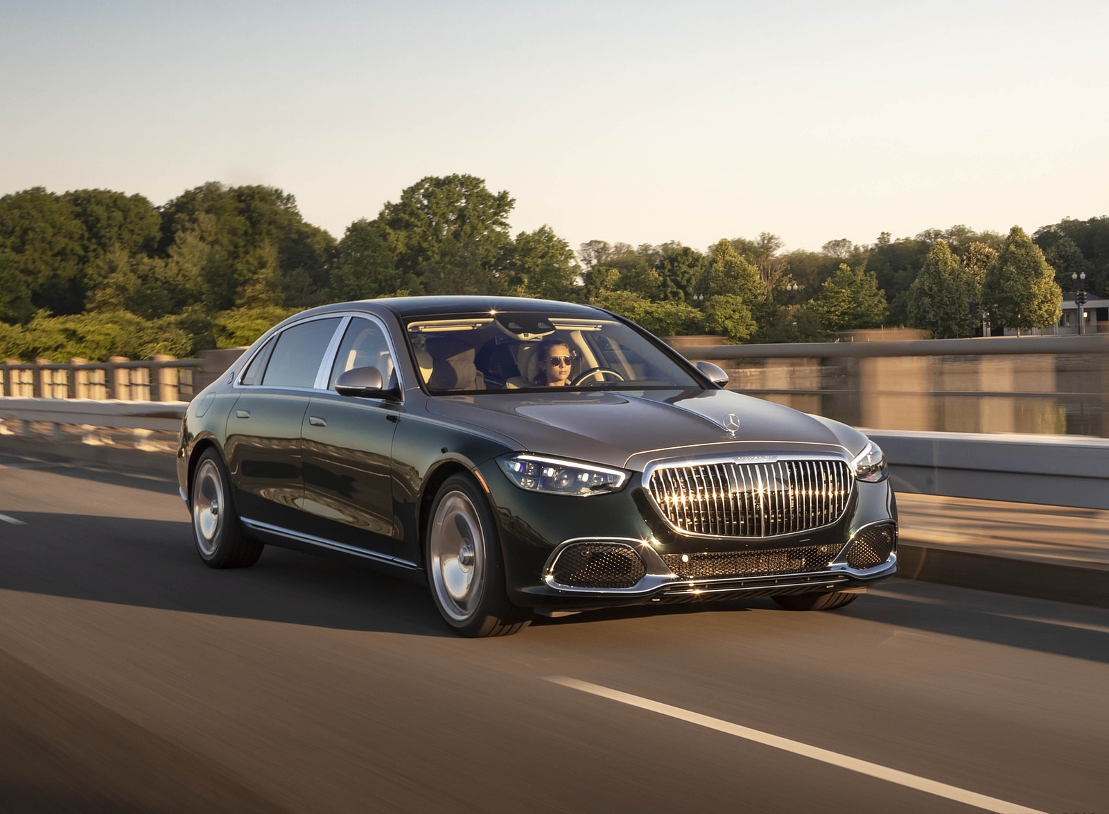 2022 Mercedes-Maybach S 680 4MATIC (US-Spec) Front Three-Quarter Wallpapers (6)