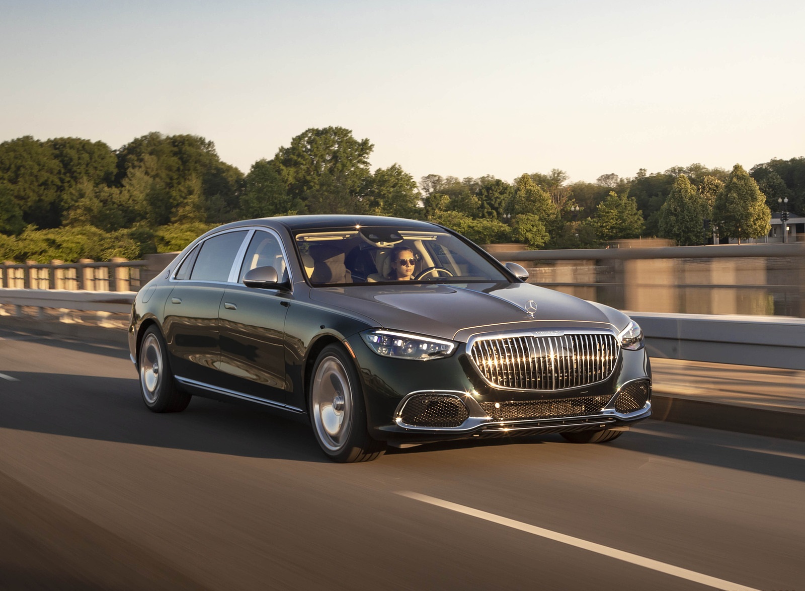 2022 Mercedes-Maybach S 680 4MATIC (US-Spec) Front Three-Quarter Wallpapers #6 of 172