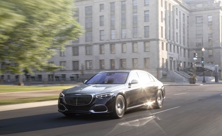 2022 Mercedes-Maybach S 680 4MATIC (US-Spec) Front Three-Quarter Wallpapers 450x275 (102)