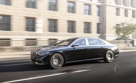2022 Mercedes-Maybach S 680 4MATIC (US-Spec) Front Three-Quarter Wallpapers 450x275 (103)