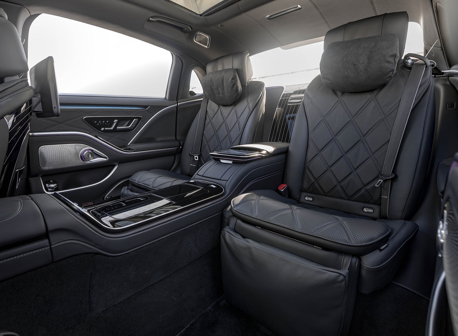 2022 Mercedes-Maybach S 680 4MATIC (US-Spec) Interior Rear Seats Wallpapers #161 of 172