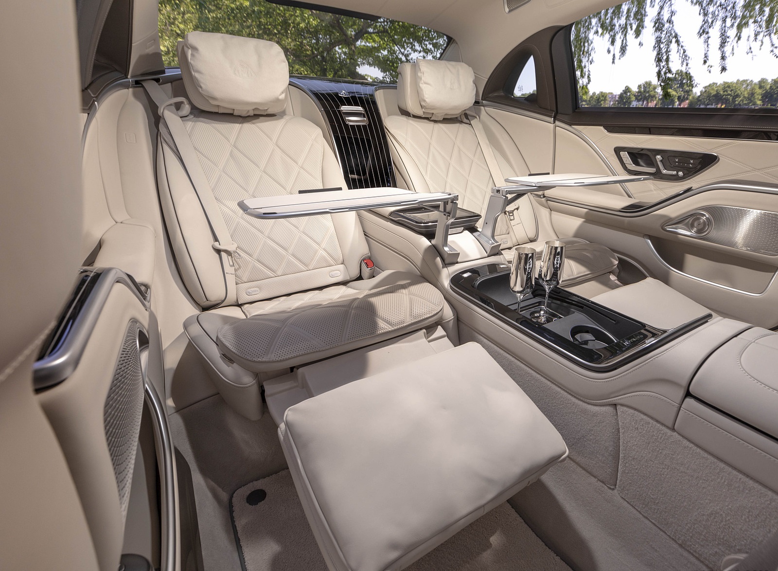 2022 Mercedes-Maybach S 680 4MATIC (US-Spec) Interior Rear Seats Wallpapers #84 of 172