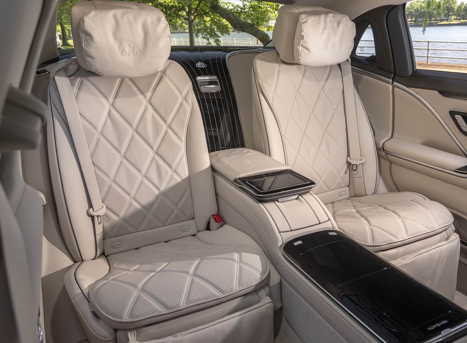 2022 Mercedes-Maybach S 680 4MATIC (US-Spec) Interior Rear Seats Wallpapers #85 of 172