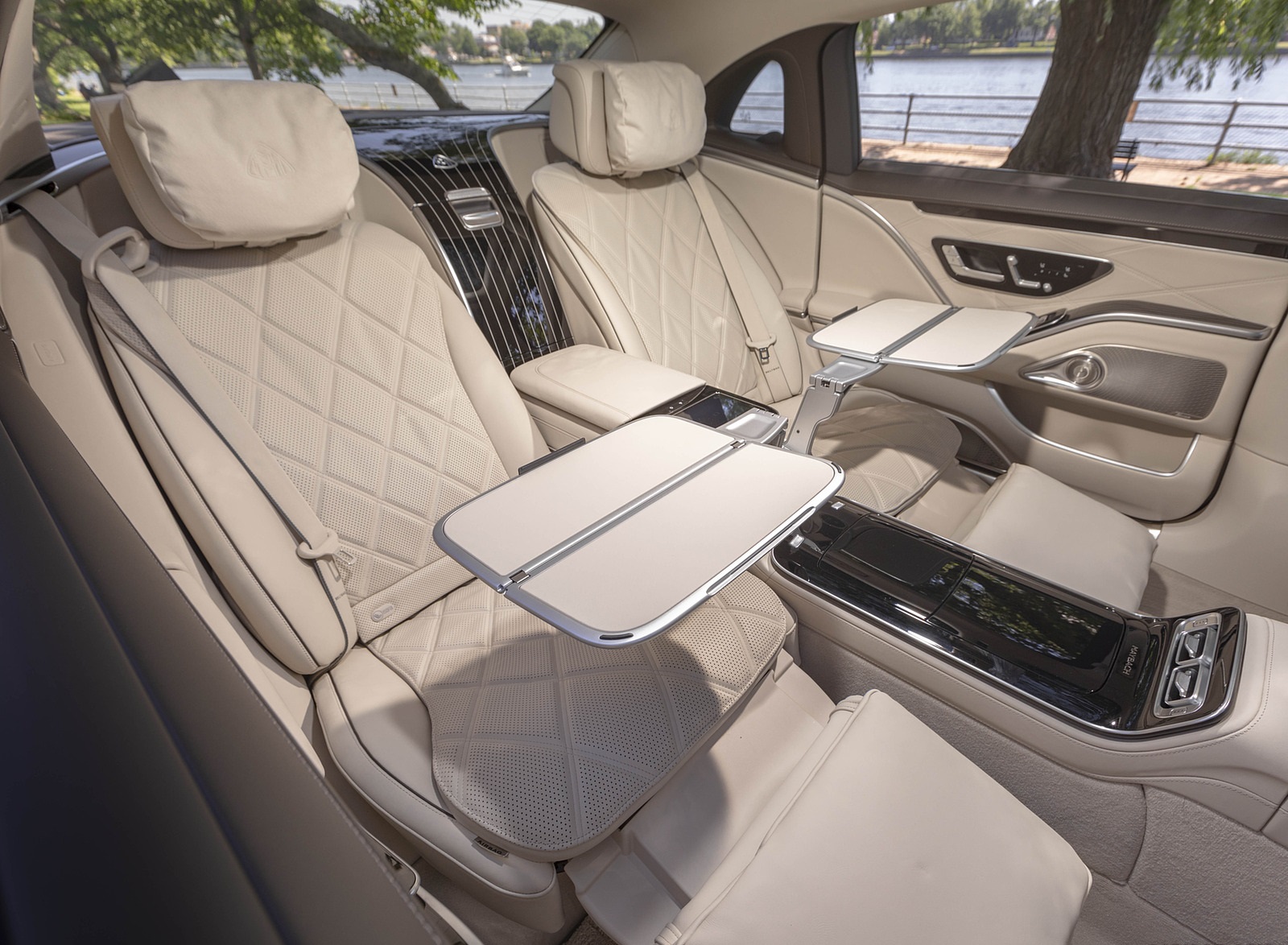 2022 Mercedes-Maybach S 680 4MATIC (US-Spec) Interior Rear Seats Wallpapers #87 of 172