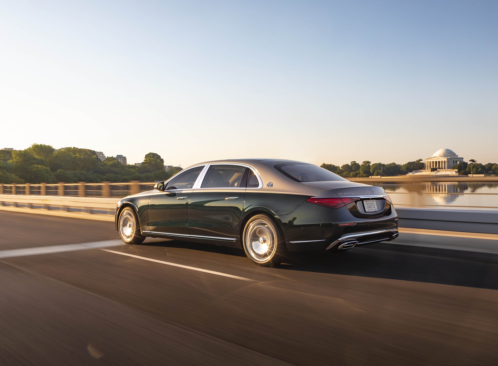 2022 Mercedes-Maybach S 680 4MATIC (US-Spec) Rear Three-Quarter Wallpapers #7 of 172