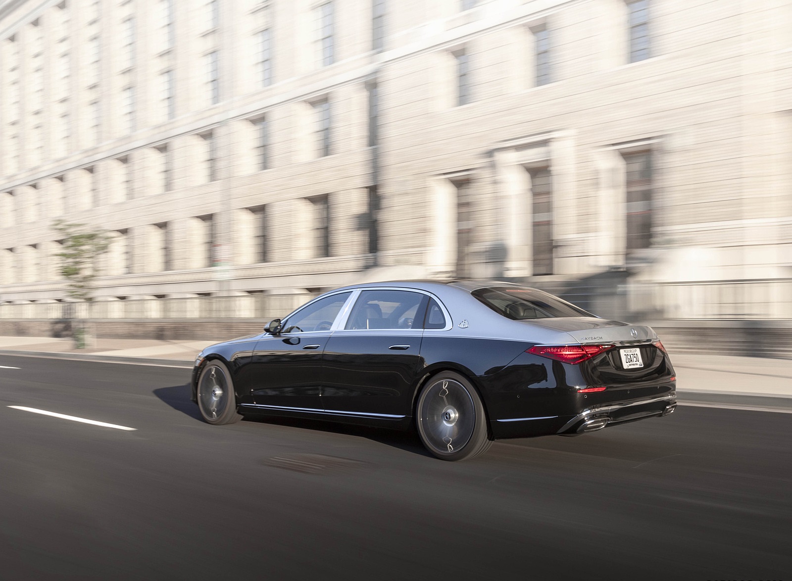 2022 Mercedes-Maybach S 680 4MATIC (US-Spec) Rear Three-Quarter Wallpapers #107 of 172