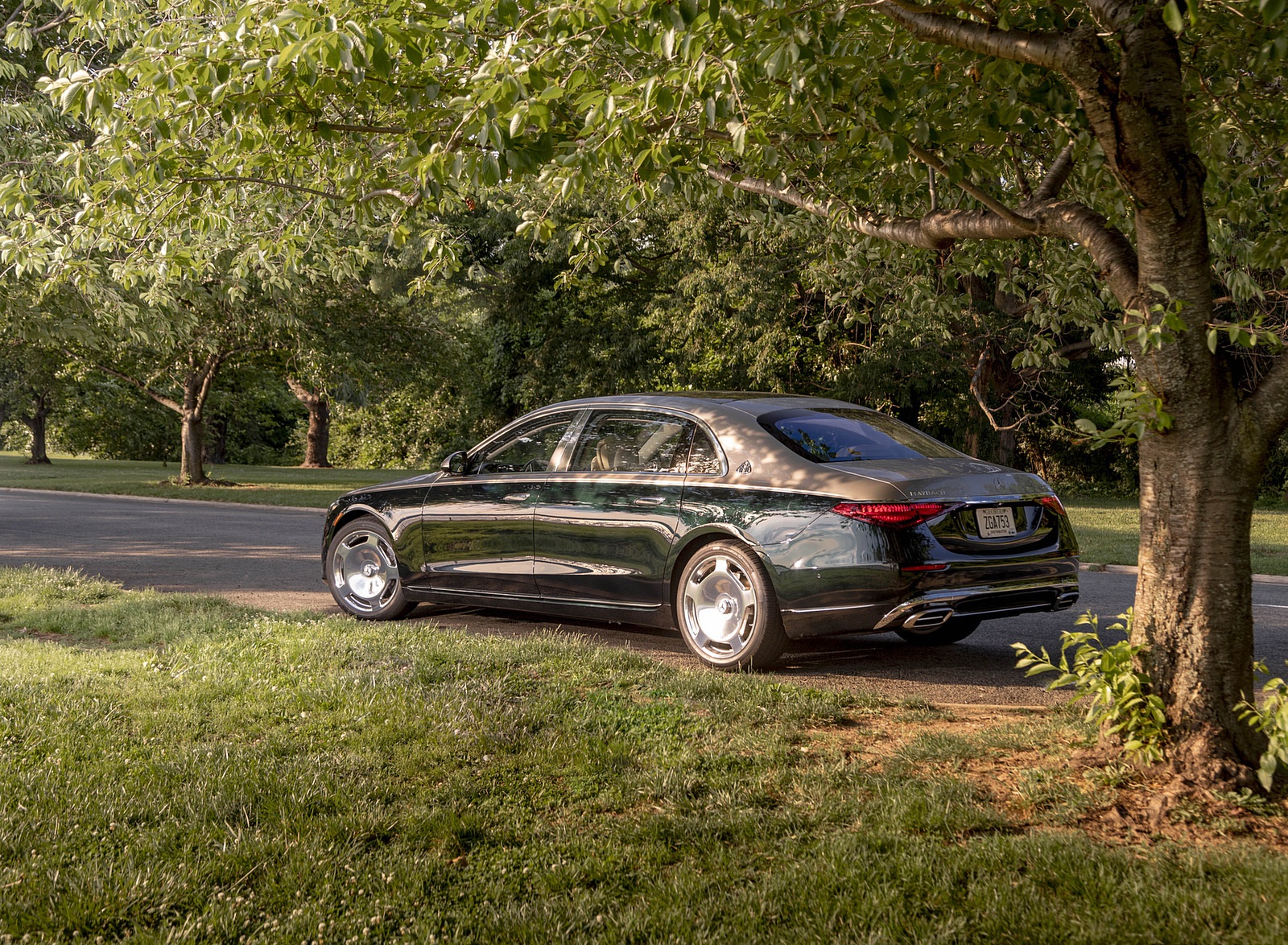 2022 Mercedes-Maybach S 680 4MATIC (US-Spec) Rear Three-Quarter Wallpapers #34 of 172
