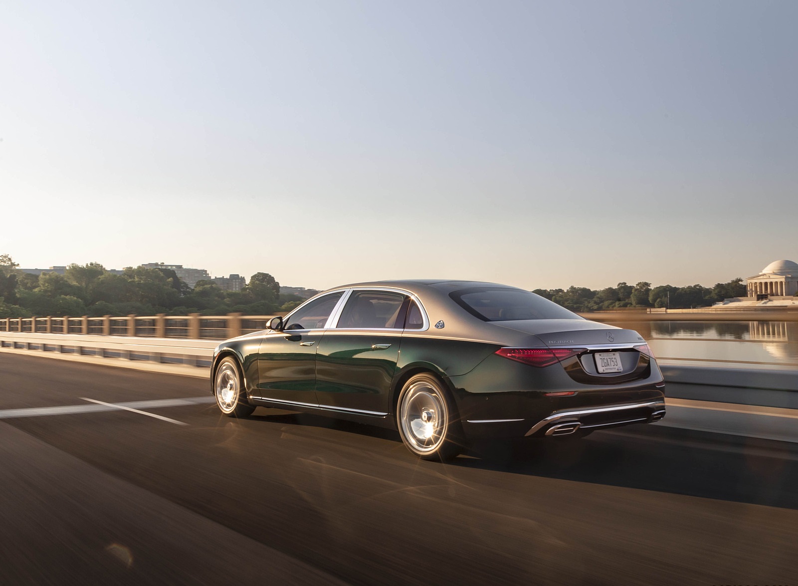 2022 Mercedes-Maybach S 680 4MATIC (US-Spec) Rear Three-Quarter Wallpapers (2)