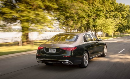 2022 Mercedes-Maybach S 680 4MATIC (US-Spec) Rear Three-Quarter Wallpapers 450x275 (16)