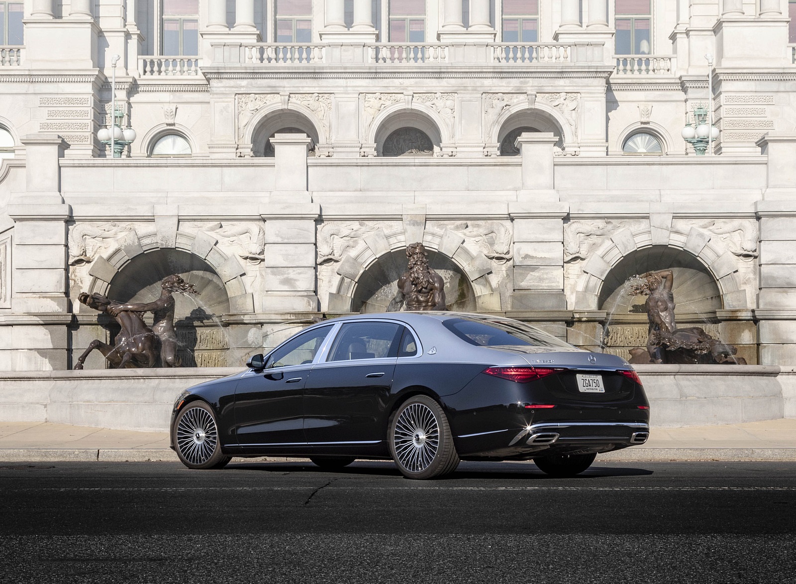 2022 Mercedes-Maybach S 680 4MATIC (US-Spec) Rear Three-Quarter Wallpapers #134 of 172