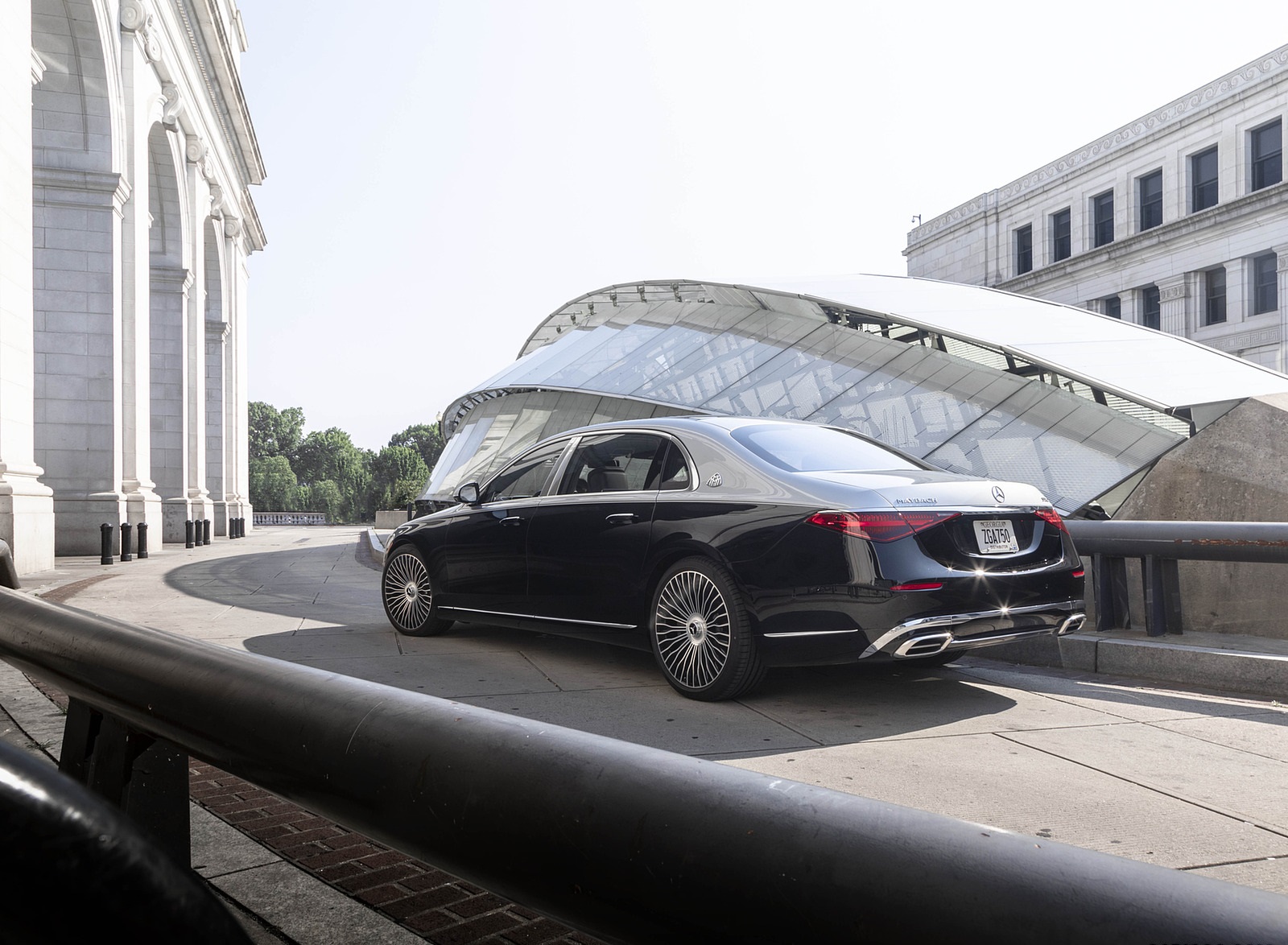 2022 Mercedes-Maybach S 680 4MATIC (US-Spec) Rear Three-Quarter Wallpapers #95 of 172