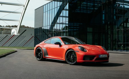 2022 Porsche 911 Carrera 4 GTS (Color: Lava Orange) Front Three-Quarter Wallpapers 450x275 (31)