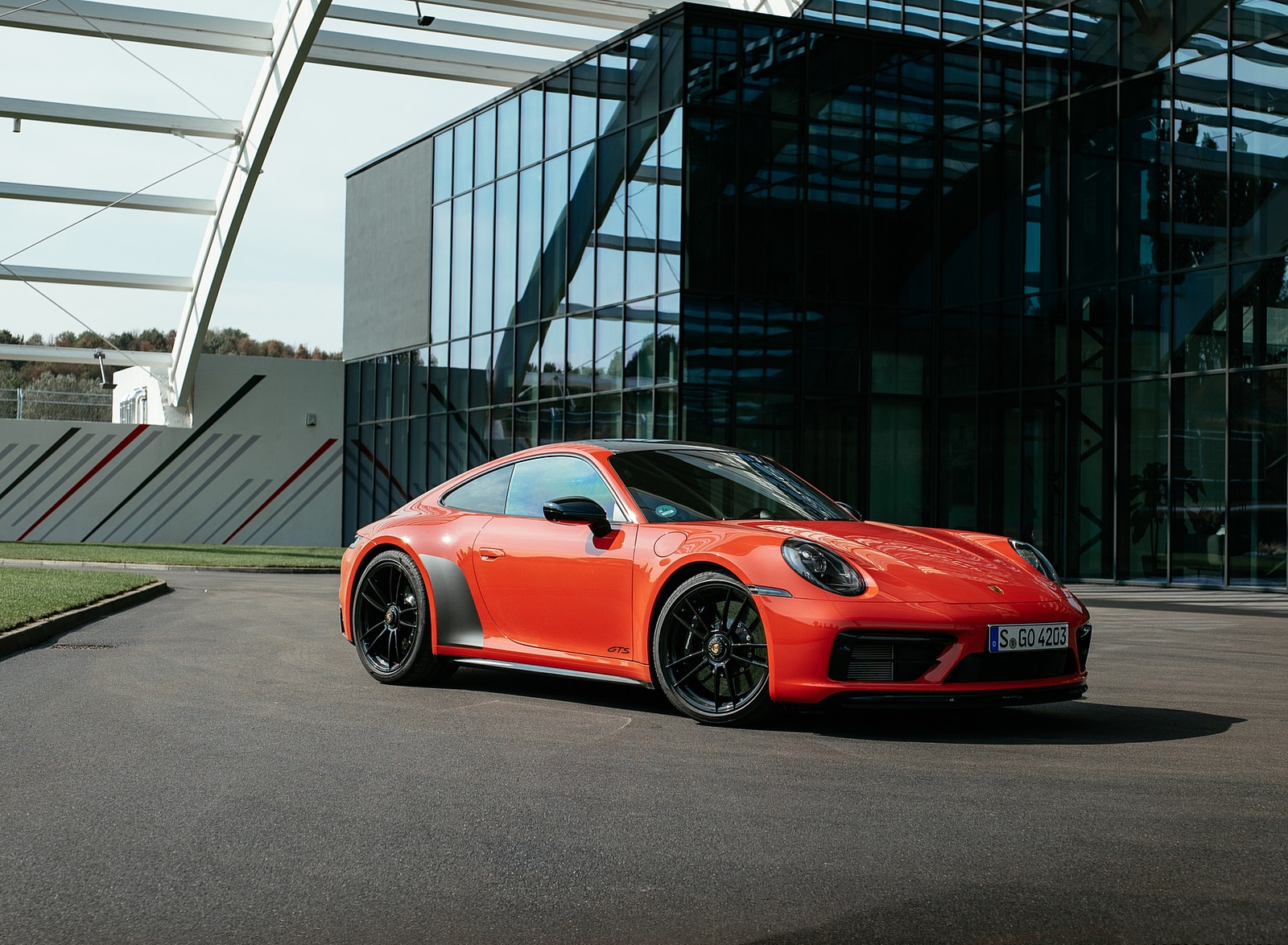 2022 Porsche 911 Carrera 4 GTS (Color: Lava Orange) Front Three-Quarter Wallpapers #31 of 64