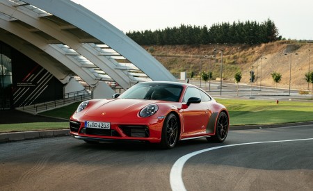 2022 Porsche 911 Carrera 4 GTS (Color: Lava Orange) Front Three-Quarter Wallpapers 450x275 (32)