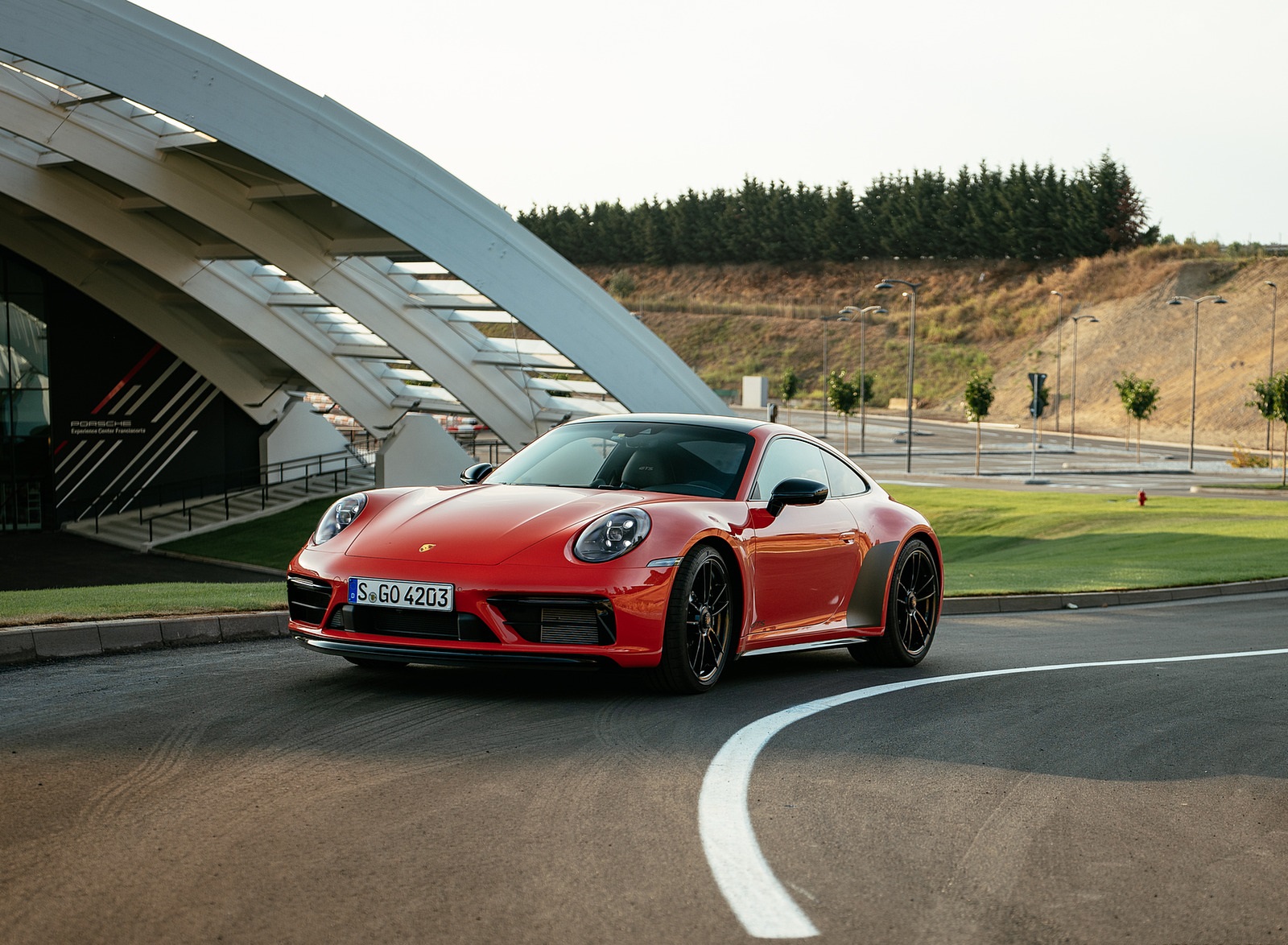 2022 Porsche 911 Carrera 4 GTS (Color: Lava Orange) Front Three-Quarter Wallpapers #32 of 64