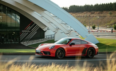 2022 Porsche 911 Carrera 4 GTS (Color: Lava Orange) Front Three-Quarter Wallpapers 450x275 (34)