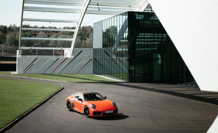 2022 Porsche 911 Carrera 4 GTS (Color: Lava Orange) Front Three-Quarter Wallpapers 450x275 (36)