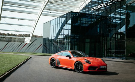 2022 Porsche 911 Carrera 4 GTS (Color: Lava Orange) Front Three-Quarter Wallpapers 450x275 (37)