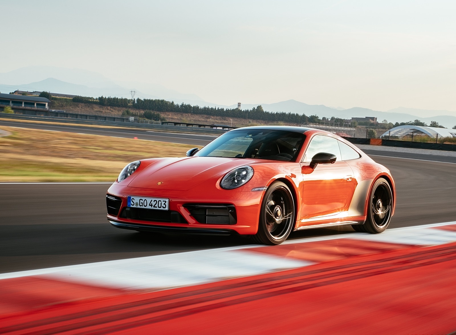 2022 Porsche 911 Carrera 4 GTS (Color: Lava Orange) Front Three-Quarter Wallpapers #14 of 64