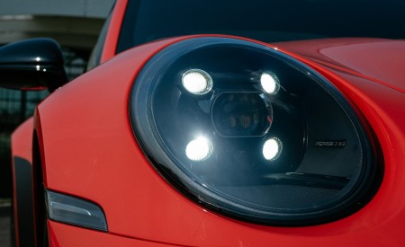 2022 Porsche 911 Carrera 4 GTS (Color: Lava Orange) Headlight Wallpapers 450x275 (47)