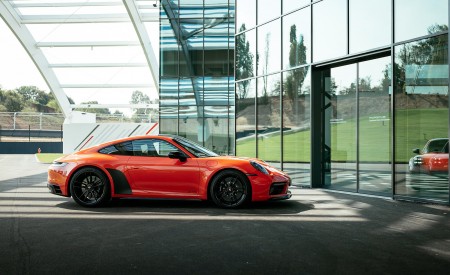 2022 Porsche 911 Carrera 4 GTS (Color: Lava Orange) Side Wallpapers 450x275 (38)