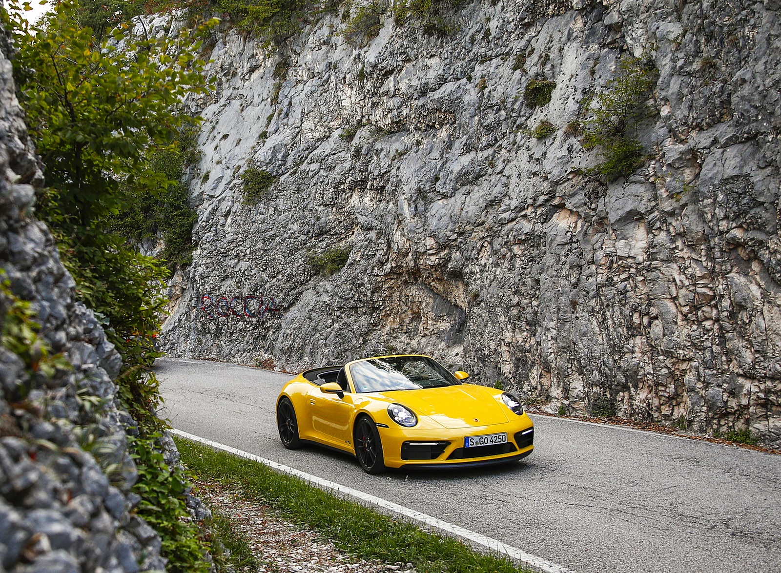 2022 Porsche 911 Carrera GTS Cabriolet (Color: Racing Yellow) Front Three-Quarter Wallpapers (7)